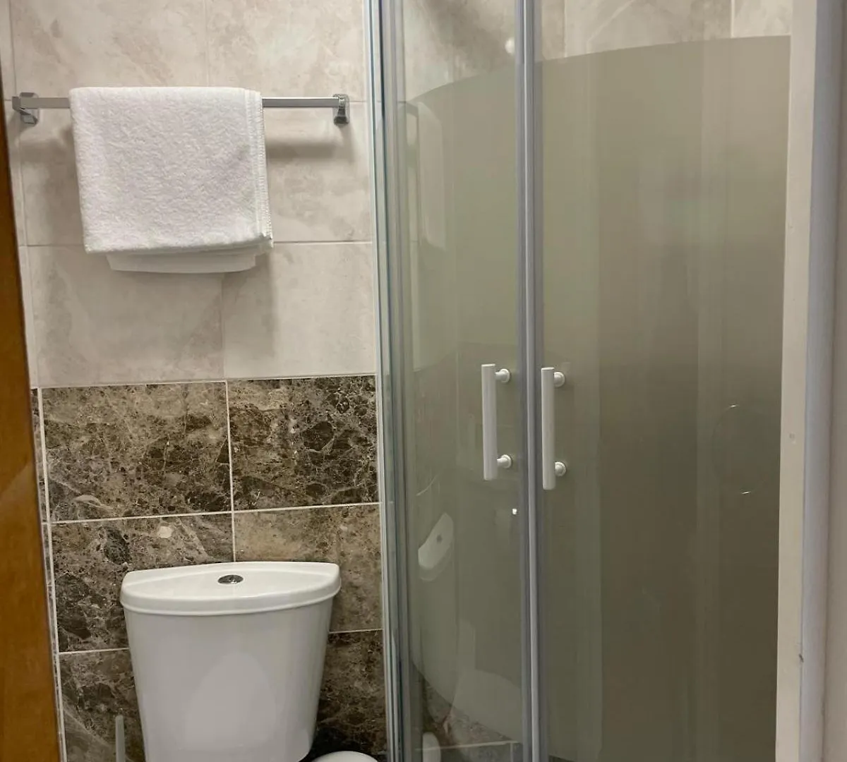 Guest house Accommodation Plus London