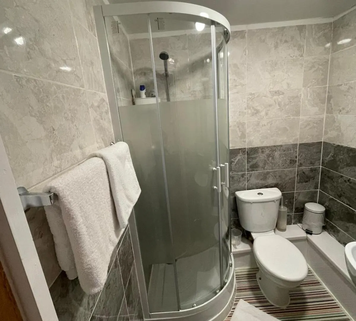 Accommodation Plus London 0*,  United Kingdom
